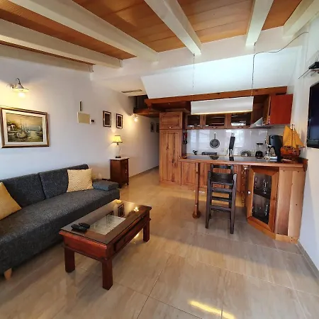 Sara A3 In The City Centre Few Meters From The Beach Novigrad (Istria)