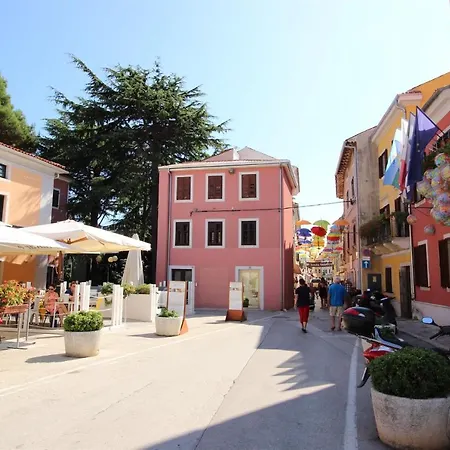 Sara A3 In The City Centre Few Meters From The Beach * Novigrad (Istria)