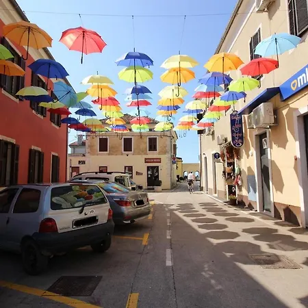Sara A3 In The City Centre Few Meters From The Beach * Novigrad (Istria)