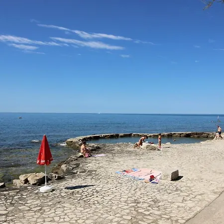 Sara A3 In The City Centre Few Meters From The Beach Novigrad (Istria)